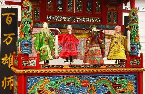 Dewa Uang Parmonas Studio