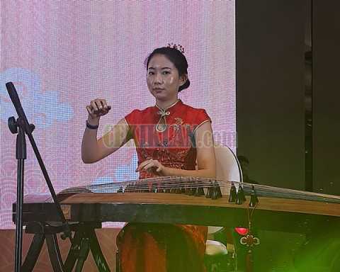Musik Mandarin Guzheng Erhu Citra Studio