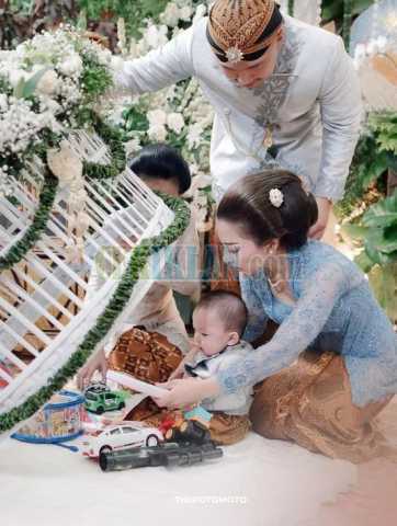 Turun Tanah Tedak Siten Ibu Maya