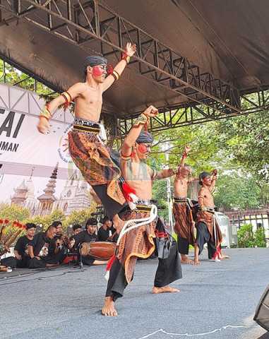 Reog Ponorogo Aji Suromenggolo