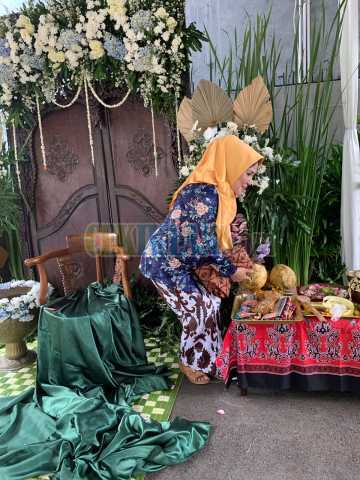 Tuju Bulanan Kehamilan Citra Studio
