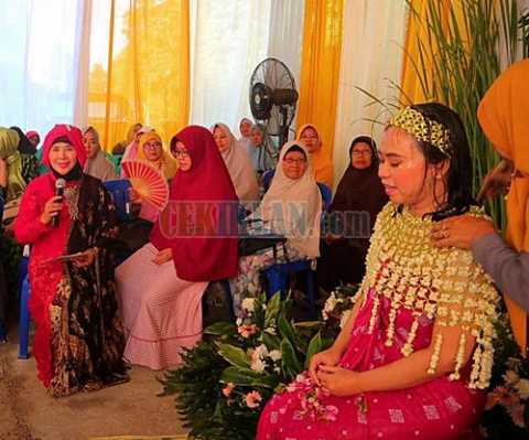 Tuju Bulanan Kehamilan Citra Studio